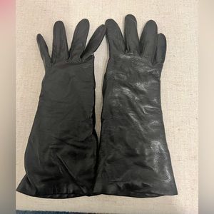 Leather gloves with cashmere lining